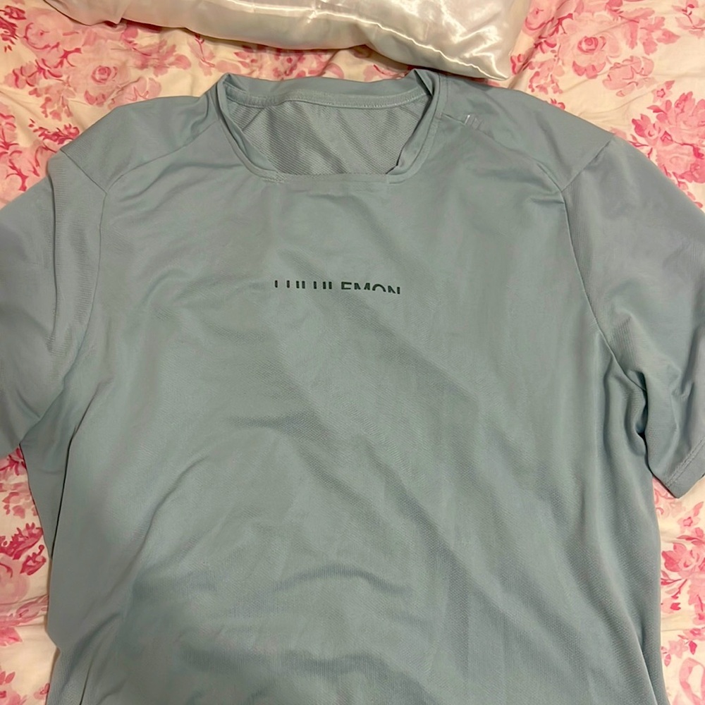 Green lululemon men’s workout top